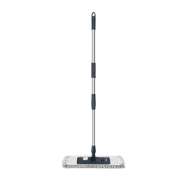 Flat mop with microfiber pad