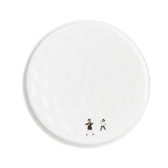 Snowy Day plate 22cm with a snowball fight design - 1