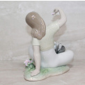 Figurine - Playtime with a Pet - 5