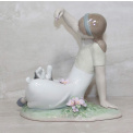 Figurine - Playtime with a Pet - 4