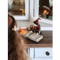 Dekoracja elf czytający książkę LED czerwona 18.6x16.6x14.3cm - 2