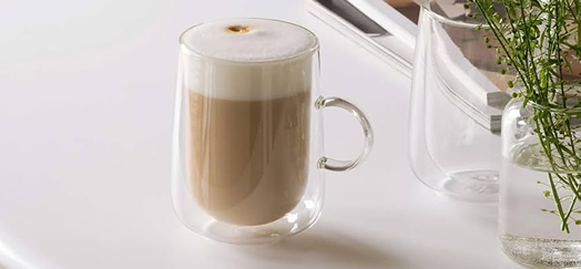 Akcesoria do caffe latte – wszystko, co potrzebne do idealnej kawy z pianką w domu
