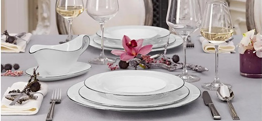 Zastawa z akcentem srebra – elegancki sposób na wyjątkowy stół