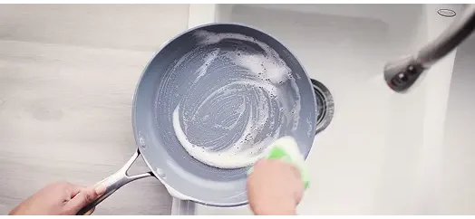 Jak dbać o powłokę ceramiczną? Praktyczny poradnik pielęgnacji naczyń